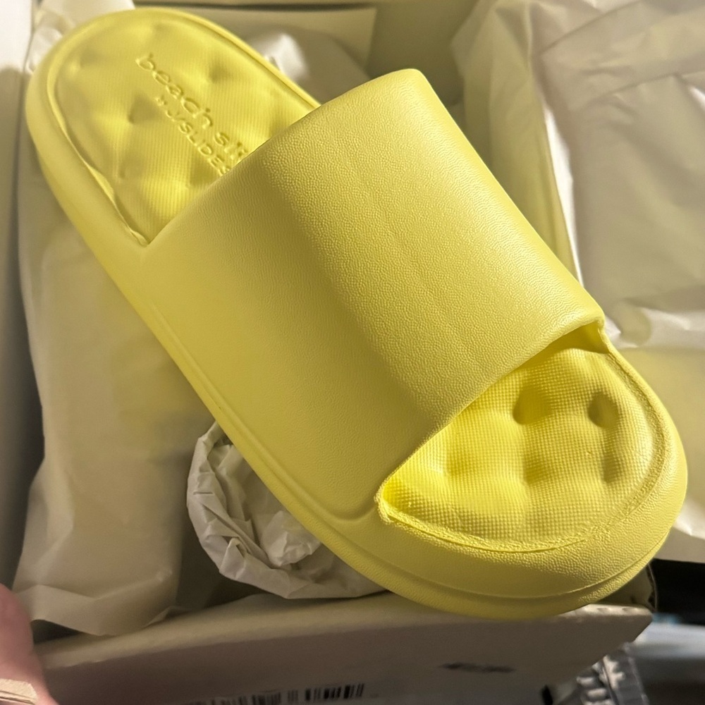 J Slides YELLOW Beach Serene Beach Slides Sandal NEW SIZE 9M - Picture 3 of 4